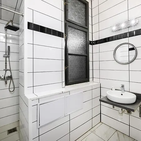 Rakoczi Road Location Apartman *